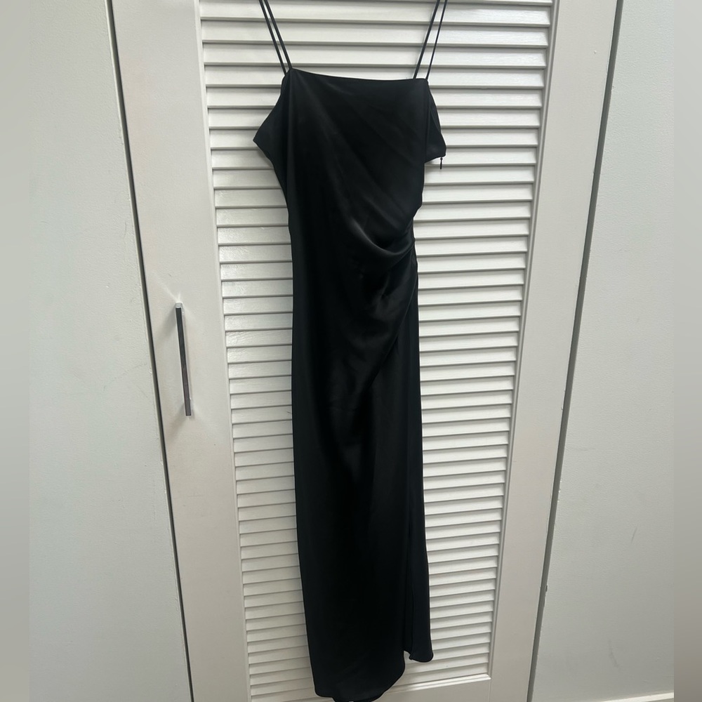 Beautiful black silky dress from zara, size XS.